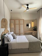 Morfes Luxury Suites by Caldera Houses