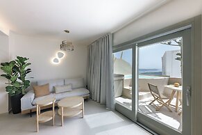 Morfes Luxury Suites by Caldera Houses