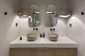 Morfes Luxury Suites by Caldera Houses