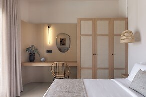 Morfes Luxury Suites by Caldera Houses