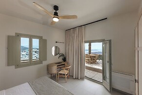 Morfes Luxury Suites by Caldera Houses