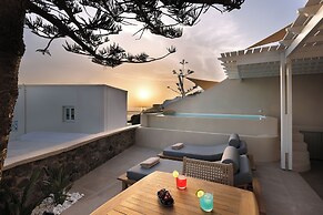 Morfes Luxury Suites by Caldera Houses