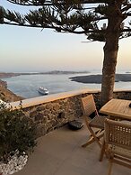 Morfes Luxury Suites by Caldera Houses