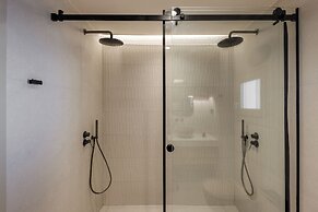 Morfes Luxury Suites by Caldera Houses