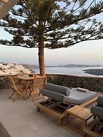 Morfes Luxury Suites by Caldera Houses