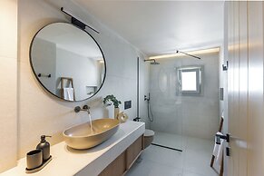 Morfes Luxury Suites by Caldera Houses