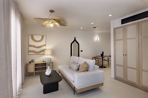 Morfes Luxury Suites by Caldera Houses