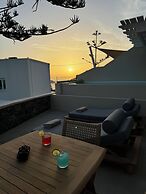 Morfes Luxury Suites by Caldera Houses