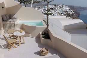 Morfes Luxury Suites by Caldera Houses