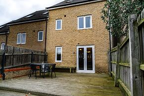 Lovely 4-bed House in Huntingdon