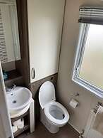 Premium 2 bed Caravan Sleeps 6 With Huge Decking