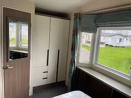 Premium 2 bed Caravan Sleeps 6 With Huge Decking