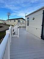 Premium 2 bed Caravan Sleeps 6 With Huge Decking