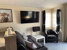 Premium 2 bed Caravan Sleeps 6 With Huge Decking