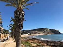 Captivating 2-bed Apartment in Praia da Luz