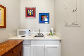 Windemere 904 Pool Side Cabana Included!