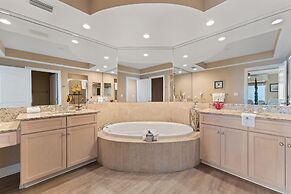 Indigo East 901 + Den W/cabana !