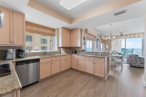 Indigo East 901 + Den W/cabana !