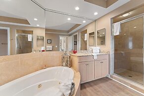 Indigo East 901 + Den W/cabana !