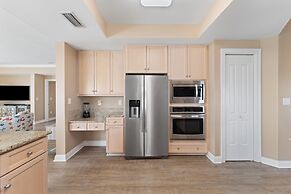 Indigo East 901 + Den W/cabana !