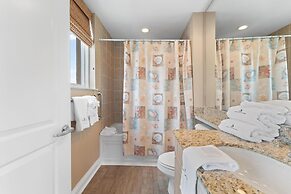 Indigo East 901 + Den W/cabana !