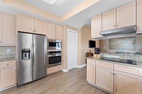 Indigo East 901 + Den W/cabana !