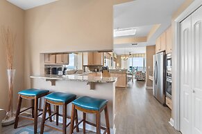 Indigo East 901 + Den W/cabana !