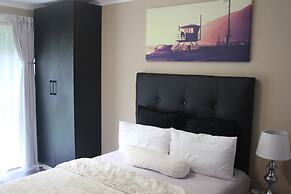 Chic & Serene 1-Bed Haven in Roodepoort