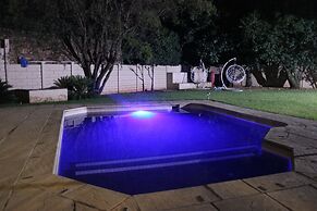 Chic & Serene 1-Bed Haven in Roodepoort