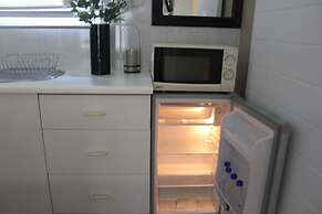 Chic & Serene 1-Bed Haven in Roodepoort