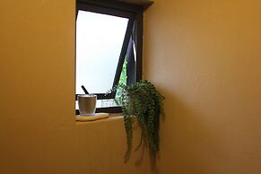 Chic & Serene 1-Bed Haven in Roodepoort