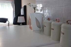 Chic & Serene 1-Bed Haven in Roodepoort