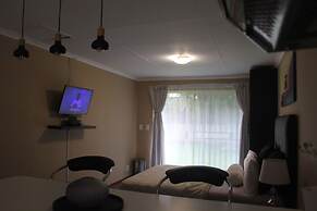 Chic & Serene 1-Bed Haven in Roodepoort