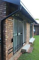 Chic & Serene 1-Bed Haven in Roodepoort