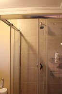 Chic & Serene 1-Bed Haven in Roodepoort