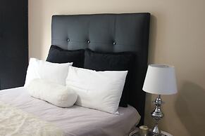 Chic & Serene 1-Bed Haven in Roodepoort