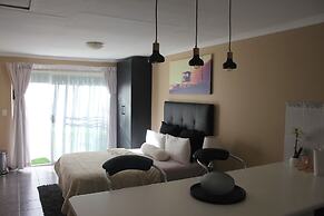 Chic & Serene 1-Bed Haven in Roodepoort