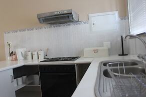 Chic & Serene 1-Bed Haven in Roodepoort