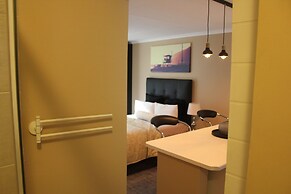 Chic & Serene 1-Bed Haven in Roodepoort