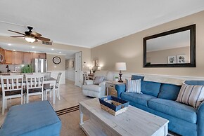 Holiday Surf and Racquet Club 319