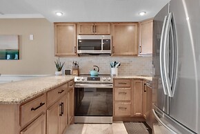 Holiday Surf and Racquet Club 319