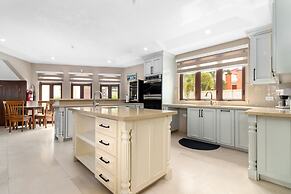 Breathaking Luxury Cliffside Villa