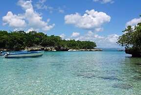 Breathaking Luxury Cliffside Villa