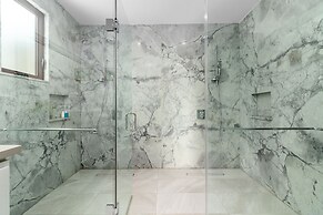 Breathaking Luxury Cliffside Villa