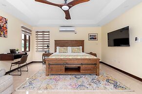 Breathaking Luxury Cliffside Villa