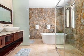 Breathaking Luxury Cliffside Villa