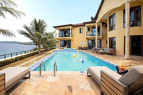 Breathaking Luxury Cliffside Villa