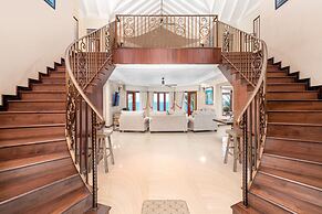 Breathaking Luxury Cliffside Villa