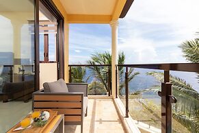 Breathaking Luxury Cliffside Villa