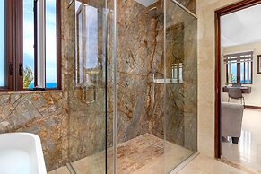 Breathaking Luxury Cliffside Villa